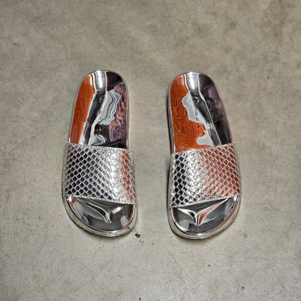 Metallic Silver Open-Toe Slide Sandals With Textured Upper & Clear Rubber Soles - Picture 2 of 6